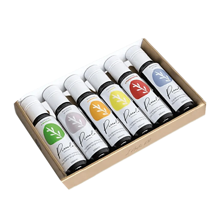 Box Olio Aromatizzati - Olio extra vergine di oliva estratto a freddo , 100% prodotto italiano . olio di oliva di catgoria superiore ottenuto direttamente dalle olive e unicamente mediante procedimenti meccanici . camp.ol. 2021/22 100%, monocultivar coratina. Contenuto della Box: 1 bottiglia da 100 ml di Olio Extra Vergine di Oliva aromatizzato al timo 1 bottiglia da 100 ml di Olio Extra Vergine di Oliva aromatizzato al limone 1 bottiglia da 100 ml di Olio Extra Vergine di Oliva aromatizzato al basilico 1