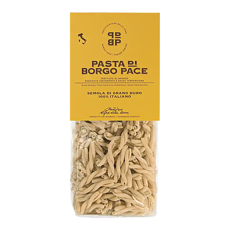 Caserecce Classiche - Pasta di semola di grano duro 100% italiano, molito e coltivato in Italia. Trafilatura al bronzo essiccazione lenta a bassa temperatura. Semola di grano duro, acqua. Contiene glutine. Può contenere trace di soia. Tempo medio di conservazione 24 mesi. VALORI NUTRIZIONALI riferiti a 100 g: Energia: 350kcal-1460kj Carboidrati: 74 g Zuccheri: 2,1 g Fibre alimentari: 3,4 g Proteine totali: 12,1 g Grassi totali: 1, 1g di cui saturi: 0,3 g Sale: 0,01 g venduto da Pastificio Alpe della Luna d