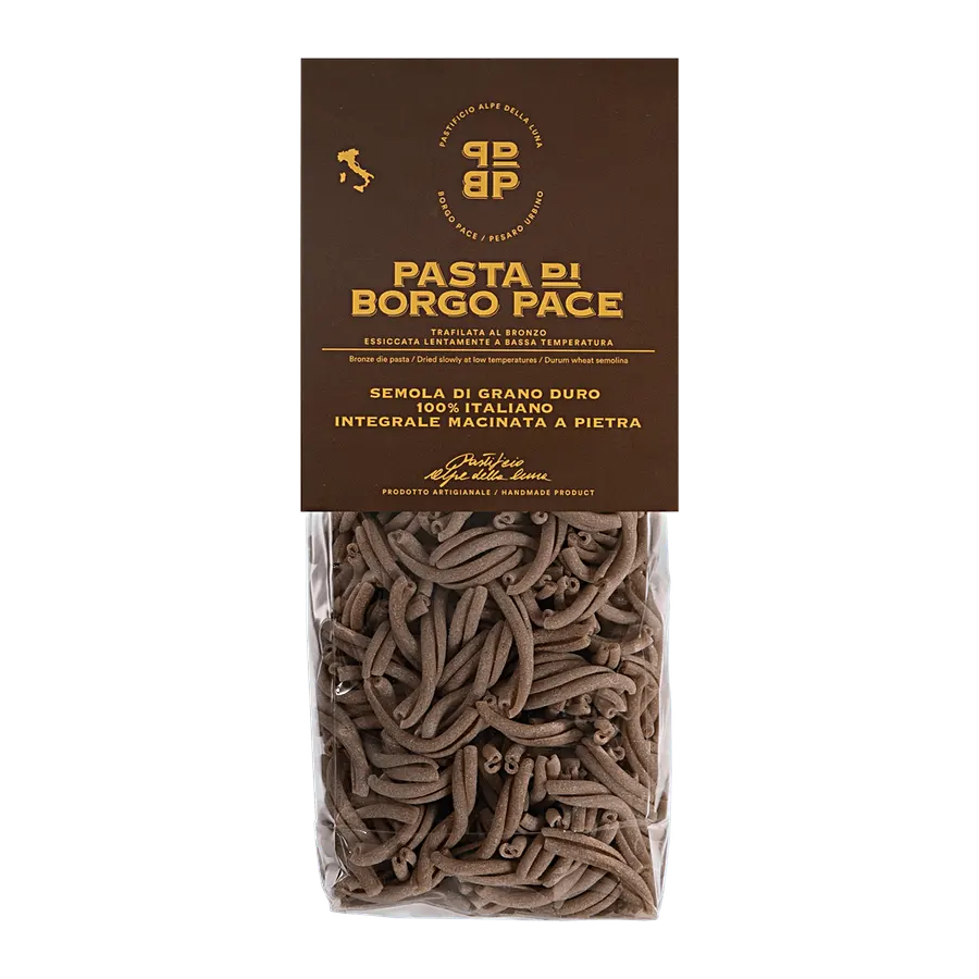 Caserecce Integrali - Pasta di semola di grano duro 100% italiano, molito e coltivato in Italia. Trafilatura al bronzo essiccazione lenta a bassa temperatura. Semola di grano duro, acqua. Contiene glutine. Può contenere trace di soia. Tempo medio di conservazione 24 mesi. VALORI NUTRIZIONALI riferiti a 100 g: Energia: 350kcal-1460kj Carboidrati: 74 g Zuccheri: 2,1 g Fibre alimentari: 3,4 g Proteine totali: 12,1 g Grassi totali: 1, 1g di cui saturi: 0,3 g Sale: 0,01 g venduto da Pastificio Alpe della Luna d