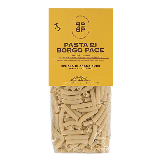 Maccheroncini Classici - Pasta di semola di grano duro 100% italiano, molito e coltivato in Italia. Trafilatura al bronzo essiccazione lenta a bassa temperatura. Semola di grano duro, acqua. Contiene glutine. Può contenere trace di soia. Tempo medio di conservazione 24 mesi. VALORI NUTRIZIONALI riferiti a 100 g: Energia: 350kcal-1460kj Carboidrati: 74 g Zuccheri: 2,1 g Fibre alimentari: 3,4 g Proteine totali: 12,1 g Grassi totali: 1, 1g di cui saturi: 0,3 g Sale: 0,01 g venduto da Pastificio Alpe della Lun