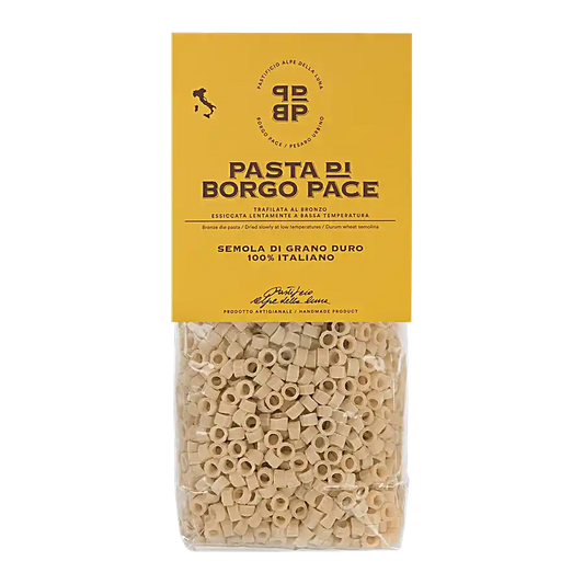 Monachelle Classiche - Pasta di semola di grano duro 100% italiano, molito e coltivato in Italia. Trafilatura al bronzo essiccazione lenta a bassa temperatura. Semola di grano duro, acqua. Contiene glutine. Può contenere trace di soia. Tempo medio di conservazione 24 mesi. VALORI NUTRIZIONALI riferiti a 100 g: Energia: 350kcal-1460kj Carboidrati: 74 g Zuccheri: 2,1 g Fibre alimentari: 3,4 g Proteine totali: 12,1 g Grassi totali: 1, 1g di cui saturi: 0,3 g Sale: 0,01 g venduto da Pastificio Alpe della Luna