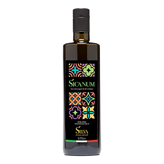 Olio Extra Vergine di Oliva Sicanum - 0.75 L - Il nostro olio extra vergine di oliva Sicanum è un multicultivar, ottenuto da Nocellara del Belice, Moresca, Tonda Iblea, Giarraffa e Biancolilla (Aliva rizza), questo blend di cultivar conferisce all’olio uno spiccato equilibrio sensoriale e ricchezza di gusto.Selezioniamo accuratamente le olive migliori che vengono coltivate e raccolte con metodi tradizionali e infine molite nel frantoio di famiglia sempre entro e non oltre le 24 ore dalla raccolta.Il proces