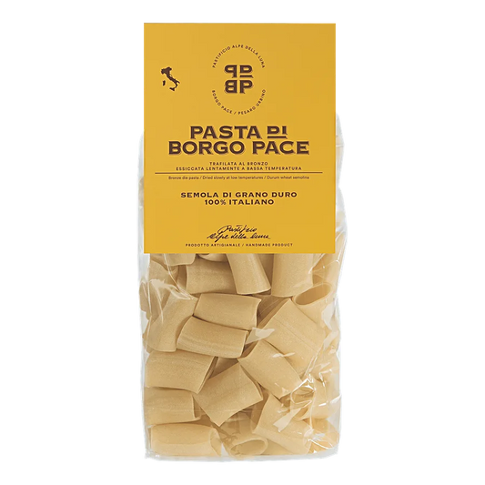 Paccheri Classici - Pasta di semola di grano duro 100% italiano, molito e coltivato in Italia. Trafilatura al bronzo essiccazione lenta a bassa temperatura. Semola di grano duro, acqua. Contiene glutine. Può contenere trace di soia. Tempo medio di conservazione 24 mesi. VALORI NUTRIZIONALI riferiti a 100 g: Energia: 350kcal-1460kj Carboidrati: 74 g Zuccheri: 2,1 g Fibre alimentari: 3,4 g Proteine totali: 12,1 g Grassi totali: 1, 1g di cui saturi: 0,3 g Sale: 0,01 g venduto da Pastificio Alpe della Luna di