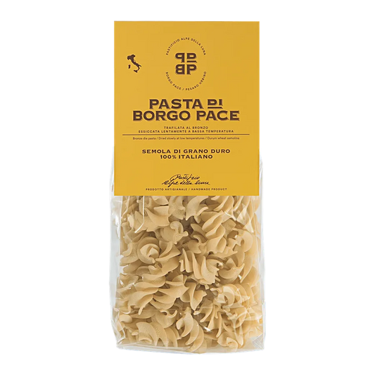 Rustici Classici - Pasta di semola di grano duro 100% italiano, molito e coltivato in Italia. Trafilatura al bronzo essiccazione lenta a bassa temperatura. Semola di grano duro, acqua. Contiene glutine. Può contenere trace di soia. Tempo medio di conservazione 24 mesi. VALORI NUTRIZIONALI riferiti a 100 g: Energia: 350kcal-1460kj;Carboidrati: 74 g; Zuccheri: 2,1 g; Fibre alimentari: 3,4 g; Proteine totali: 12,1 g; Grassi totali: 1, 1g di cui saturi: 0,3 g; Sale: 0,01 g. venduto da Pastificio Alpe della Lun