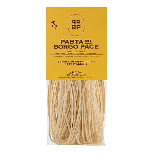 Spaghetti Classici - Pasta di semola di grano duro 100% italiano, molito e coltivato in Italia. Trafilatura al bronzo essiccazione lenta a bassa temperatura. Semola di grano duro, acqua. Contiene glutine. Può contenere trace di soia. Tempo medio di conservazione 24 mesi. VALORI NUTRIZIONALI riferiti a 100 g: Energia: 350kcal-1460kj Carboidrati: 74 g Zuccheri: 2,1 g Fibre alimentari: 3,4 g Proteine totali: 12,1 g Grassi totali: 1, 1g di cui saturi: 0,3 g Sale: 0,01 g venduto da Pastificio Alpe della Luna di