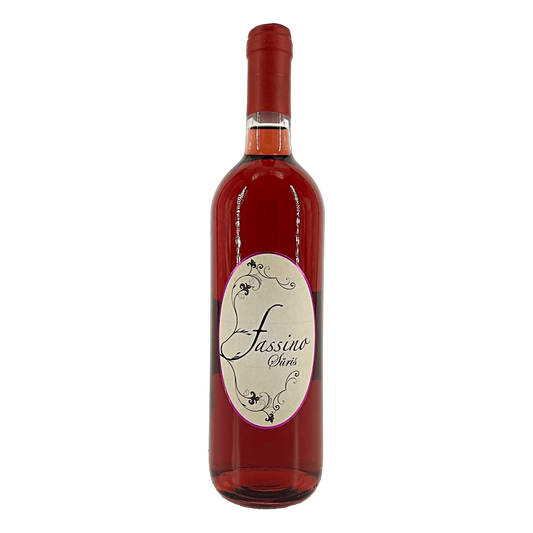 Suris Rosato - NOTE TECNICHE: e’ un vino prodotto da uve barbera e arneis vinificate insieme per ottenere questo colore roseo brillante ,un vino nato per bere d’estate quando la temperatura e’ elevata e abbiamo bisogno di bere qualcosa di fresco piacevole ma con gradazioni alcoliche non alte,il nome scelto in dialetto piemontese significa sorriso. Vinificazione: fermentazione in acciaio, affinamento acciaio ,viene imbottigliato in primavera successiva alla vendemmia Colore: roseo carico brillanteOdore: fre