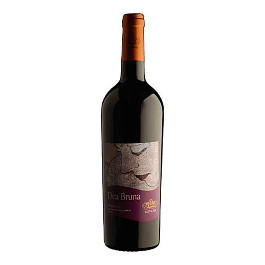 Vino IGT Rosso Arghilla Dea Bruna - Alicante e Nero d’Avola al 50% provenienti da vigneti altamente vocati e sottoposti al controllo del “Progetto Qualità” delle zone di Arghillà (RC). Caratteristiche organolettiche:Ha un colore rosso rubino con riflessi violacei intenso e profondo, naso accattivante, si percepiscono nettamente le note di ciliegia nera, prugna e gelsi rossi. Morbido e ricco di corpo, dal sapore asciutto, pieno, robusto, ma anche vellutato, armonico, avvolgente.In bocca si percepisce la bac